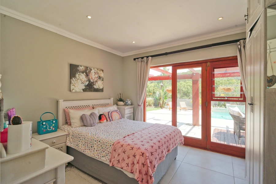 To Let 5 Bedroom Property for Rent in Beacon Bay Eastern Cape